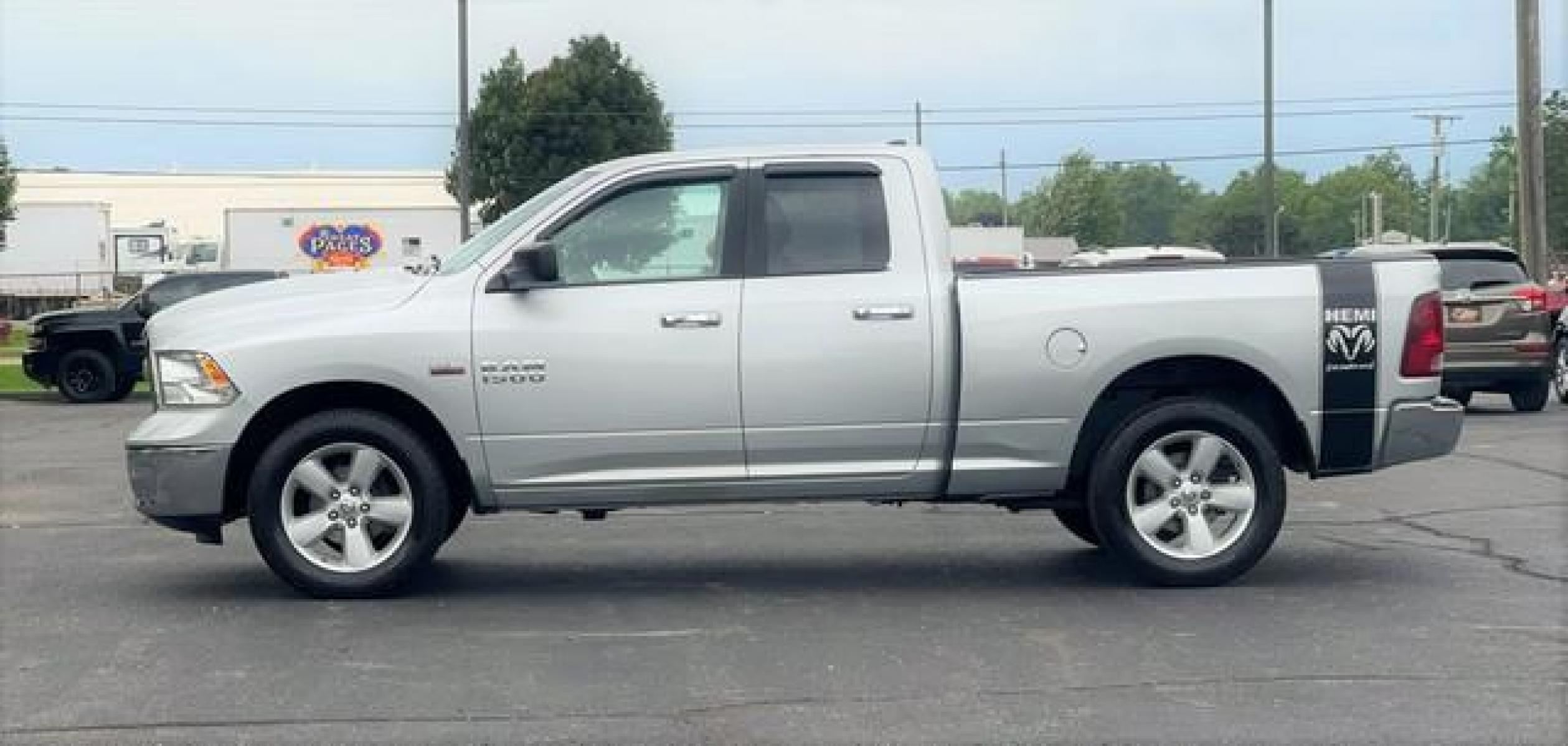 2016 SILVER RAM 1500 (1C6RR7GT0GS) with an V8,5.7L(345 CID),OHV engine, AUTOMATIC transmission, located at 14600 Frazho Road, Warren, MI, 48089, (586) 776-3400, 42.485996, -82.974220 - Photo #1