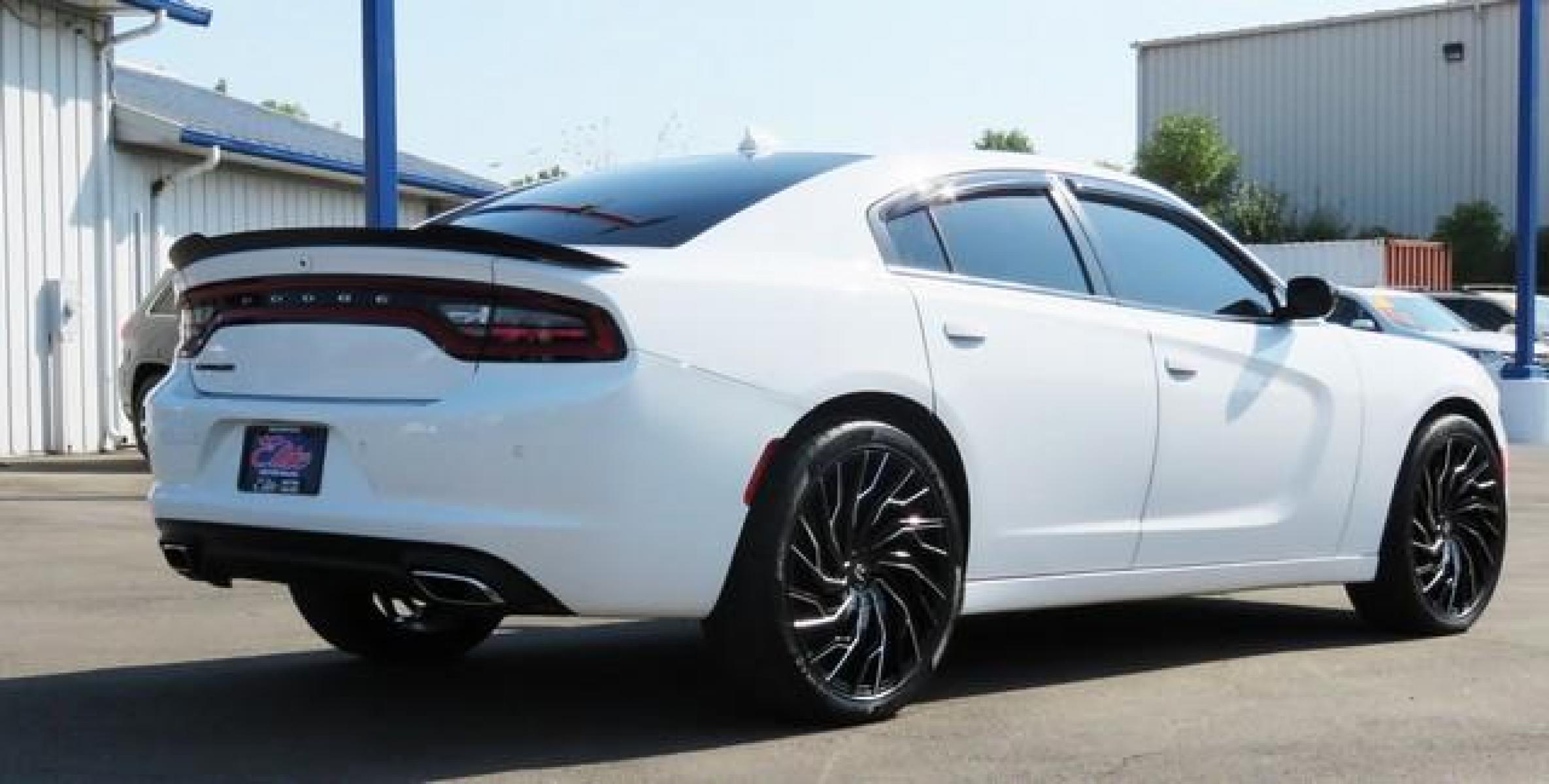 2018 WHITE KNUCKEL DODGE CHARGER (2C3CDXJG0JH) with an V6,3.6L(220 CID),DOHC engine, AUTOMATIC transmission, located at 14600 Frazho Road, Warren, MI, 48089, (586) 776-3400, 42.485996, -82.974220 - Photo #4