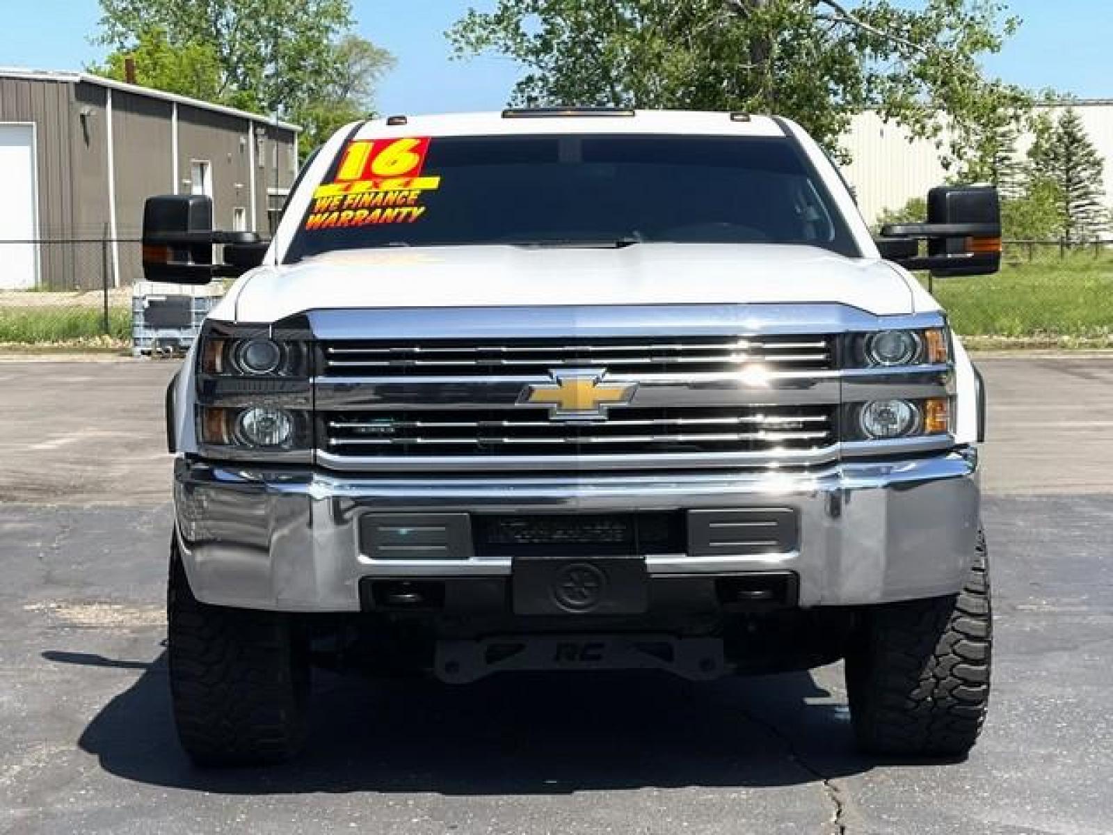 2016 WHITE CHEVROLET SILVERADO 2500 HD (1GC2KUEG5GZ) with an V8,6.0L(364 CID),OHV engine, AUTOMATIC transmission, located at 14600 Frazho Road, Warren, MI, 48089, (586) 776-3400, 42.485996, -82.974220 - Photo #5