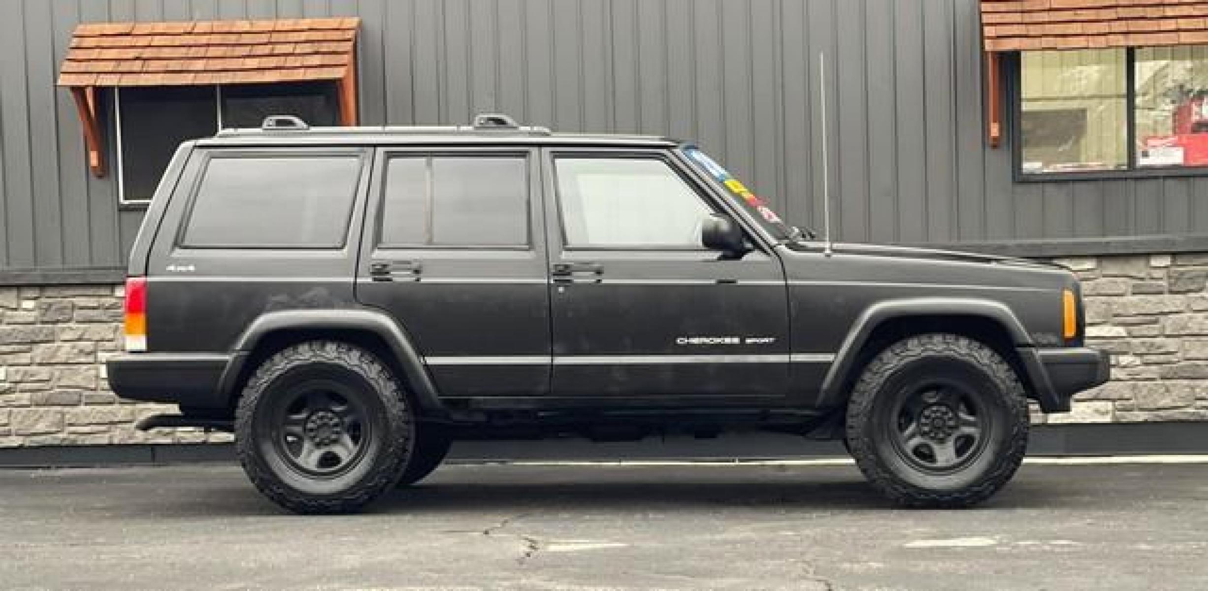 2000 BLACK JEEP CHEROKEE (1J4FF48S3YL) with an L6,4.0L(242 CID), engine, AUTOMATIC transmission, located at 14600 Frazho Road, Warren, MI, 48089, (586) 776-3400, 42.485996, -82.974220 - Photo #5