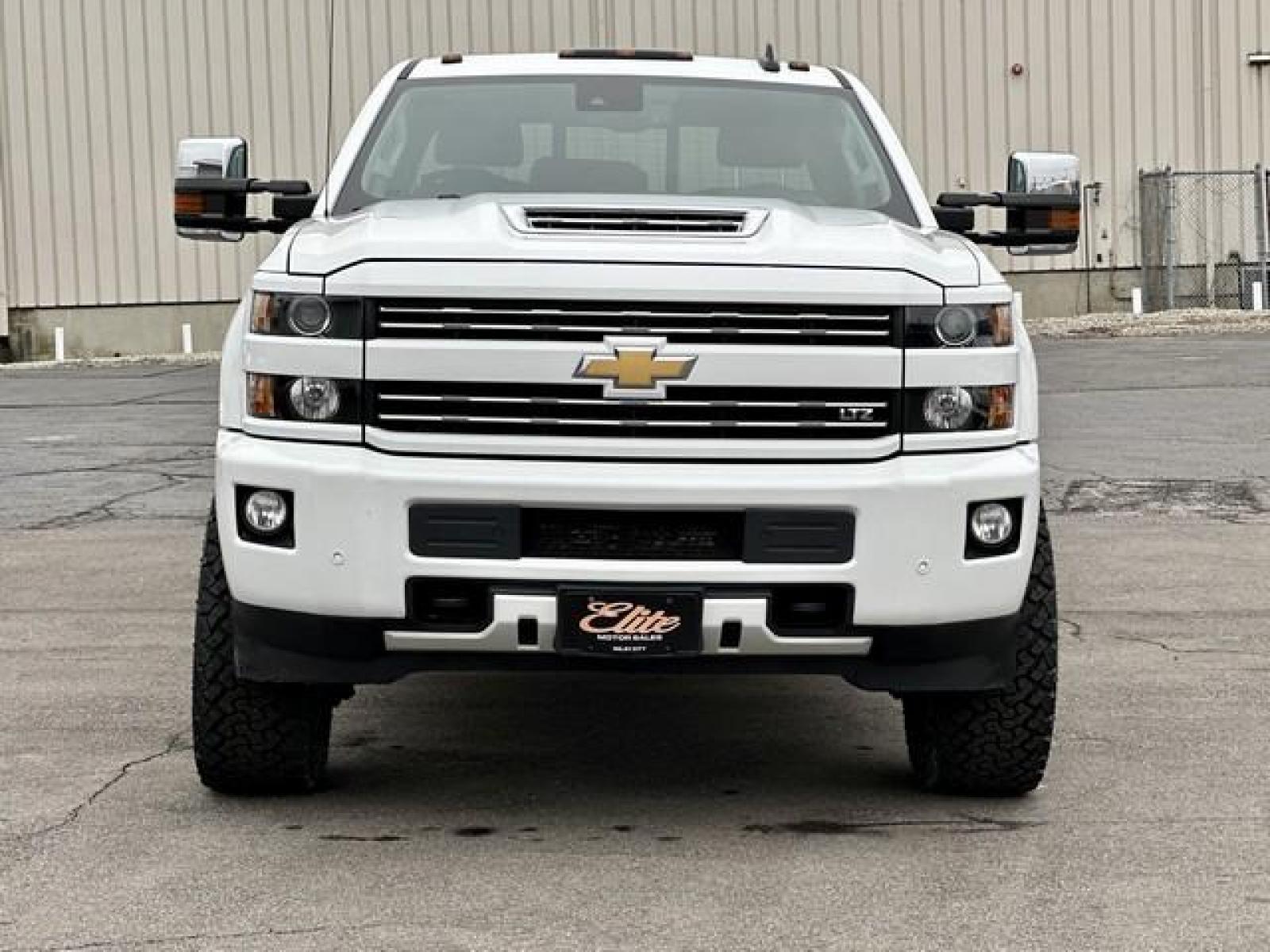 2017 WHITE CHEVROLET SILVERADO 3500 HD (1GC4K0EY7HF) with an V8,6.6L(403 CID),OHV engine, AUTOMATIC transmission, located at 14600 Frazho Road, Warren, MI, 48089, (586) 776-3400, 42.485996, -82.974220 - Photo #2