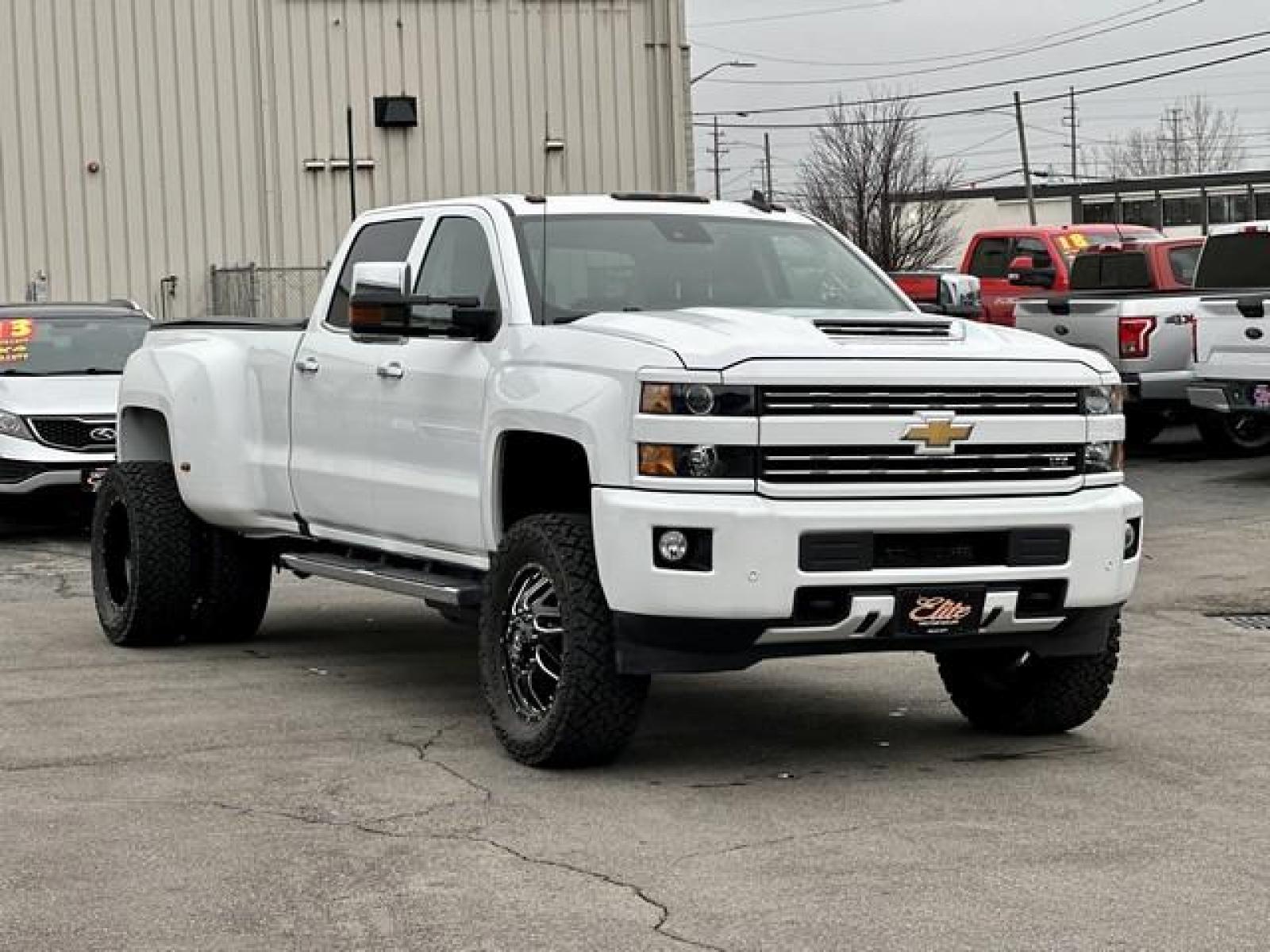2017 WHITE CHEVROLET SILVERADO 3500 HD (1GC4K0EY7HF) with an V8,6.6L(403 CID),OHV engine, AUTOMATIC transmission, located at 14600 Frazho Road, Warren, MI, 48089, (586) 776-3400, 42.485996, -82.974220 - Photo #3