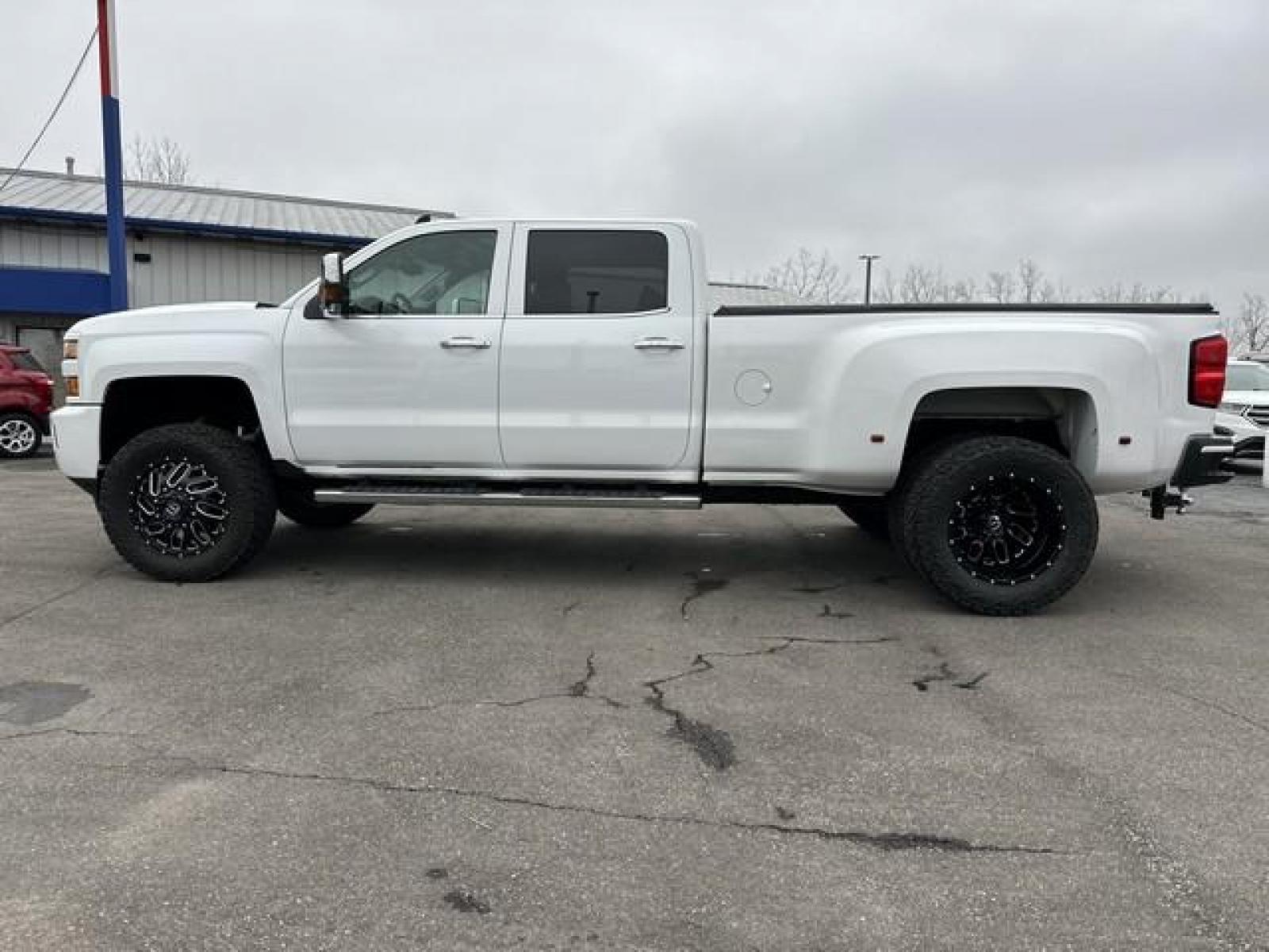 2017 WHITE CHEVROLET SILVERADO 3500 HD (1GC4K0EY7HF) with an V8,6.6L(403 CID),OHV engine, AUTOMATIC transmission, located at 14600 Frazho Road, Warren, MI, 48089, (586) 776-3400, 42.485996, -82.974220 - Photo #8