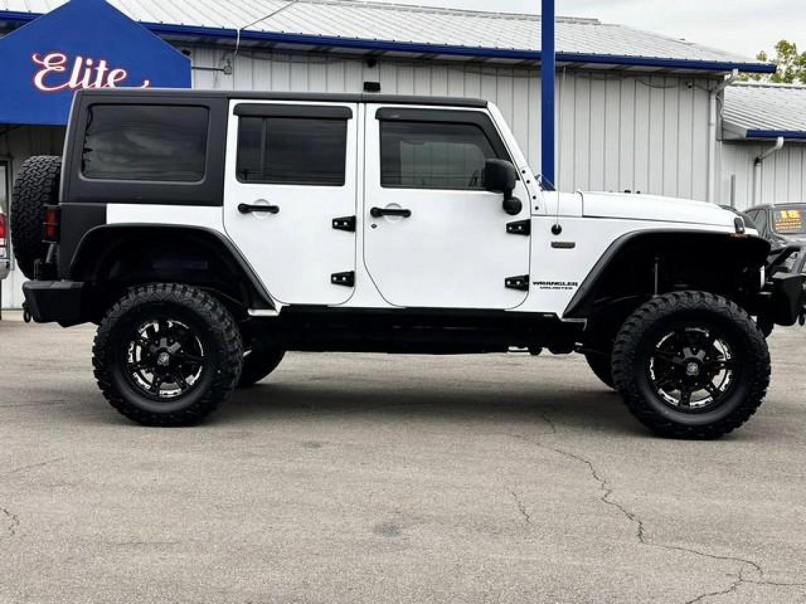 2017 WHITE JEEP WRANGLER (1C4BJWEGXHL) with an V6,3.6L(220 CID),DOHC engine, AUTOMATIC transmission, located at 14600 Frazho Road, Warren, MI, 48089, (586) 776-3400, 42.485996, -82.974220 - Photo #3