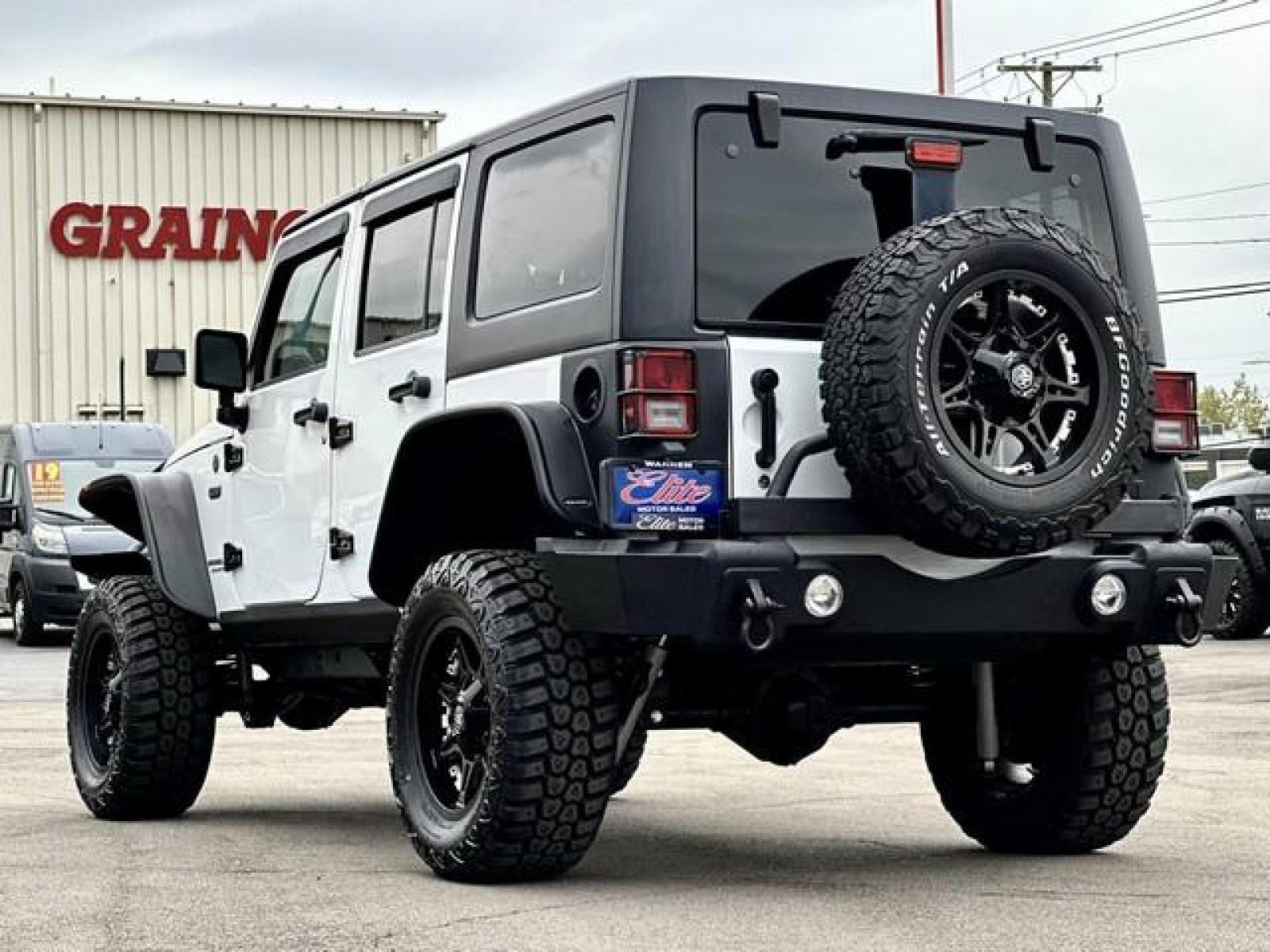 2017 WHITE JEEP WRANGLER (1C4BJWEGXHL) with an V6,3.6L(220 CID),DOHC engine, AUTOMATIC transmission, located at 14600 Frazho Road, Warren, MI, 48089, (586) 776-3400, 42.485996, -82.974220 - Photo #7