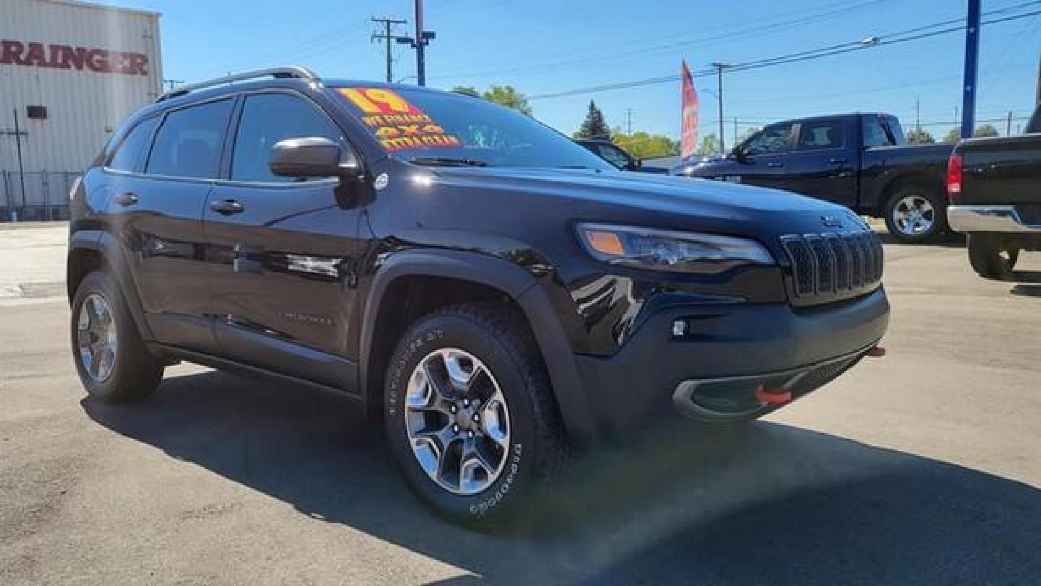 2019 BLACK JEEP CHEROKEE (1C4PJMBX7KD) with an V6,3.2L(198 CID),DOHC engine, AUTOMATIC transmission, located at 14600 Frazho Road, Warren, MI, 48089, (586) 776-3400, 42.485996, -82.974220 - Photo #2