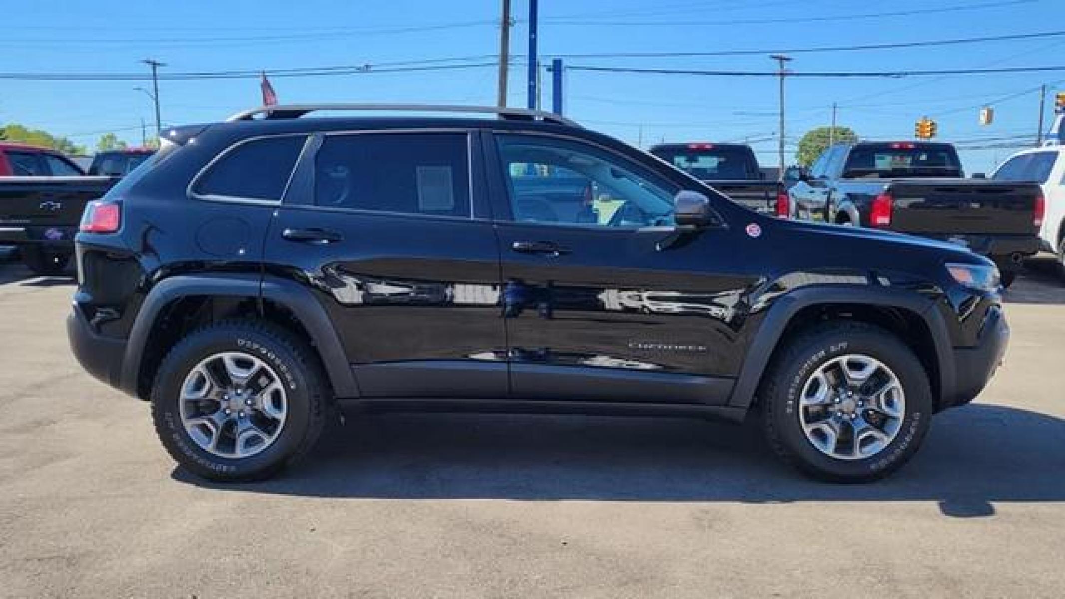 2019 BLACK JEEP CHEROKEE (1C4PJMBX7KD) with an V6,3.2L(198 CID),DOHC engine, AUTOMATIC transmission, located at 14600 Frazho Road, Warren, MI, 48089, (586) 776-3400, 42.485996, -82.974220 - Photo #3