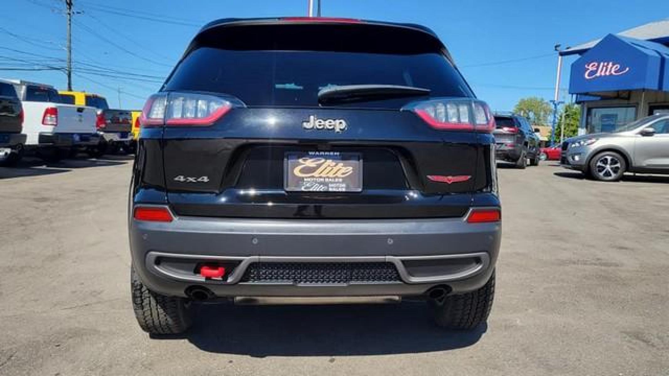 2019 BLACK JEEP CHEROKEE (1C4PJMBX7KD) with an V6,3.2L(198 CID),DOHC engine, AUTOMATIC transmission, located at 14600 Frazho Road, Warren, MI, 48089, (586) 776-3400, 42.485996, -82.974220 - Photo #5