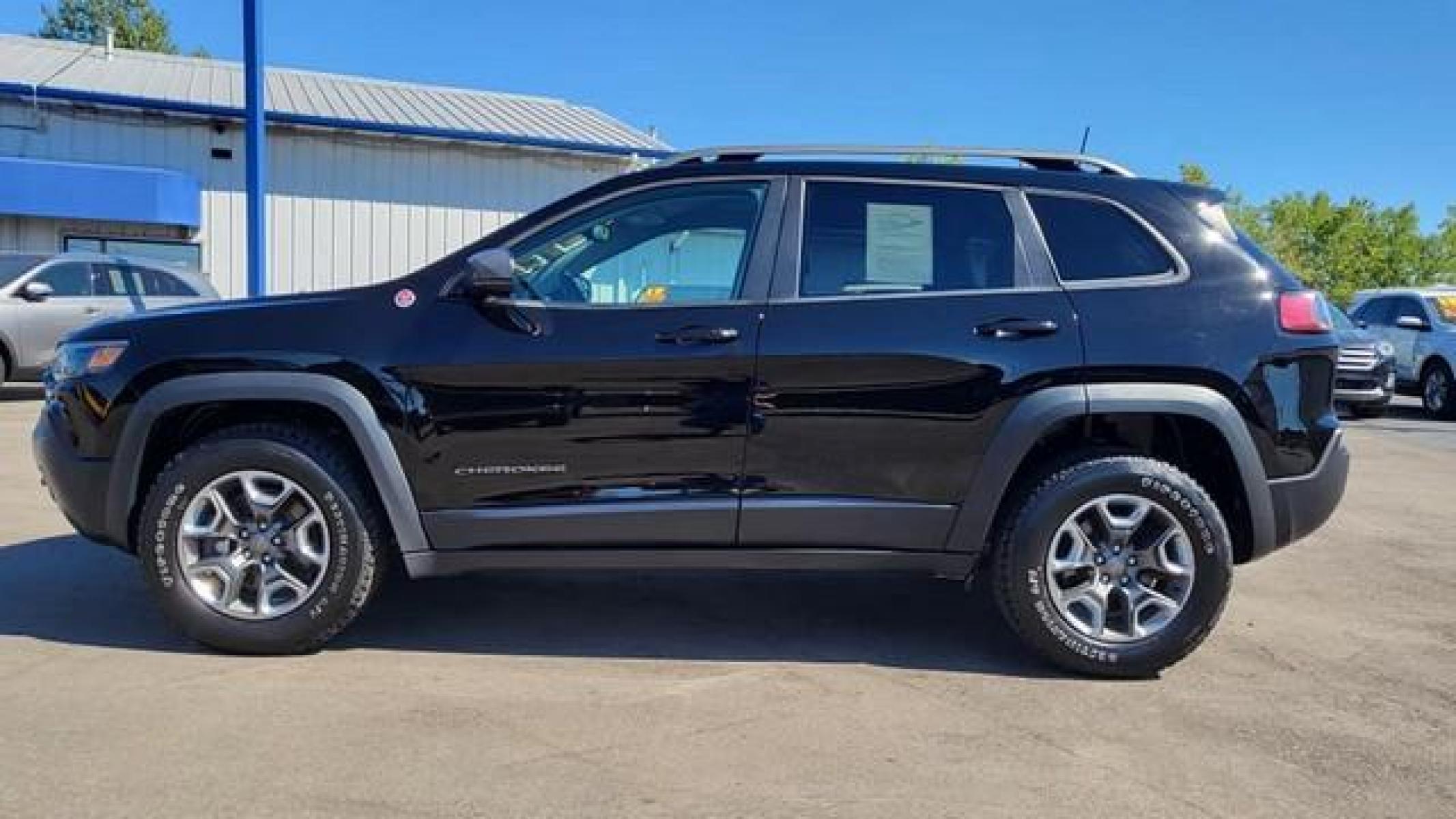 2019 BLACK JEEP CHEROKEE (1C4PJMBX7KD) with an V6,3.2L(198 CID),DOHC engine, AUTOMATIC transmission, located at 14600 Frazho Road, Warren, MI, 48089, (586) 776-3400, 42.485996, -82.974220 - Photo #7