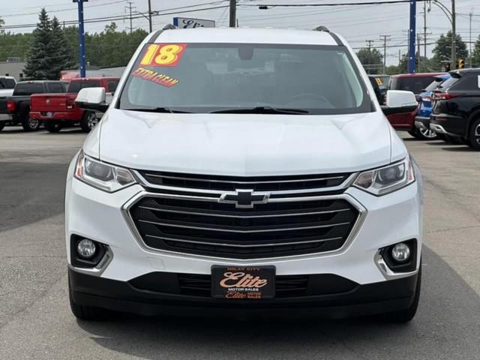 2018 WHITE CHEVROLET TRAVERSE (1GNEVGKW6JJ) with an V6,3.6L(217 CID),DOHC engine, AUTOMATIC transmission, located at 14600 Frazho Road, Warren, MI, 48089, (586) 776-3400, 42.485996, -82.974220 - Photo #1