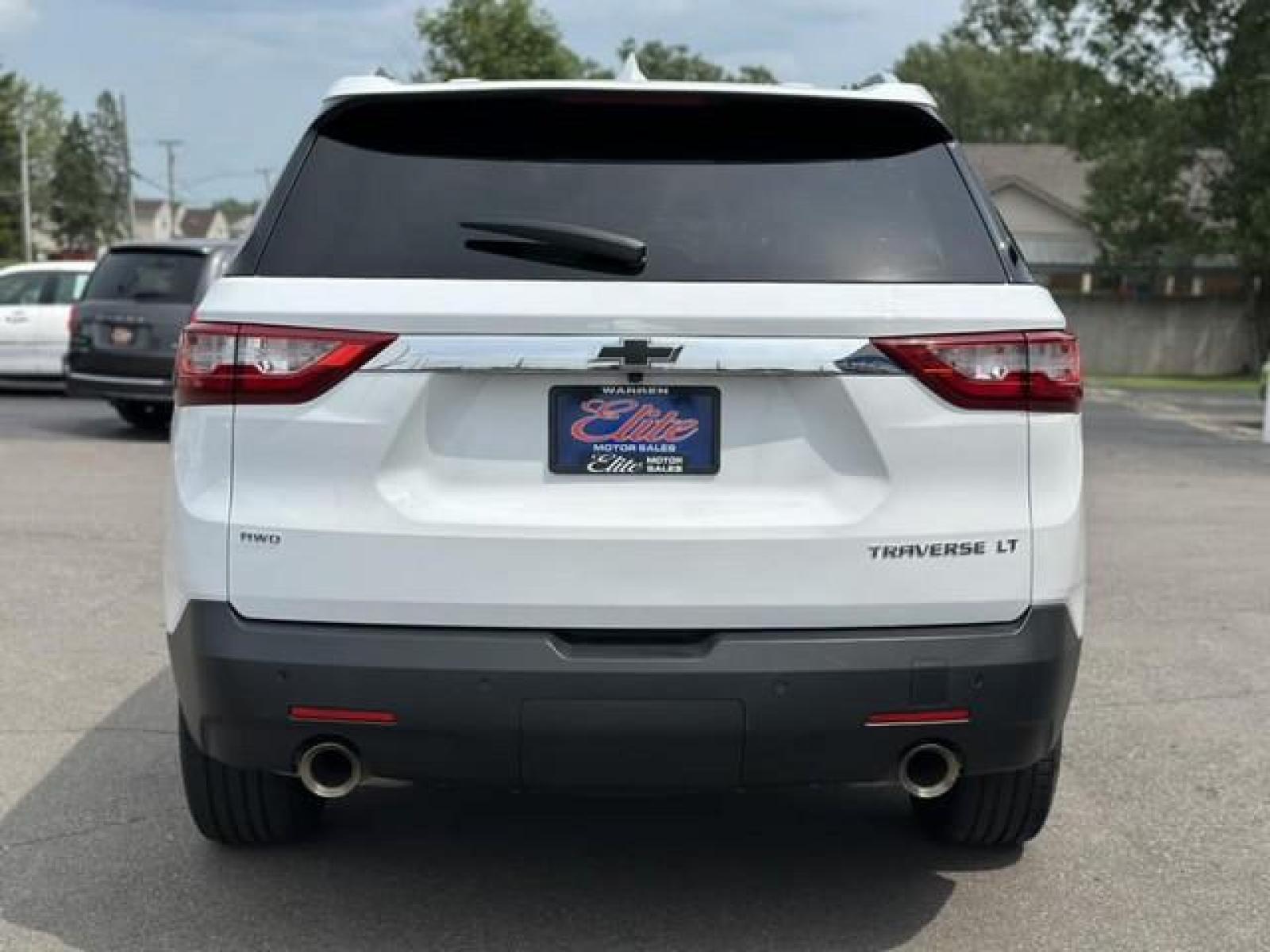 2018 WHITE CHEVROLET TRAVERSE (1GNEVGKW6JJ) with an V6,3.6L(217 CID),DOHC engine, AUTOMATIC transmission, located at 14600 Frazho Road, Warren, MI, 48089, (586) 776-3400, 42.485996, -82.974220 - Photo #5