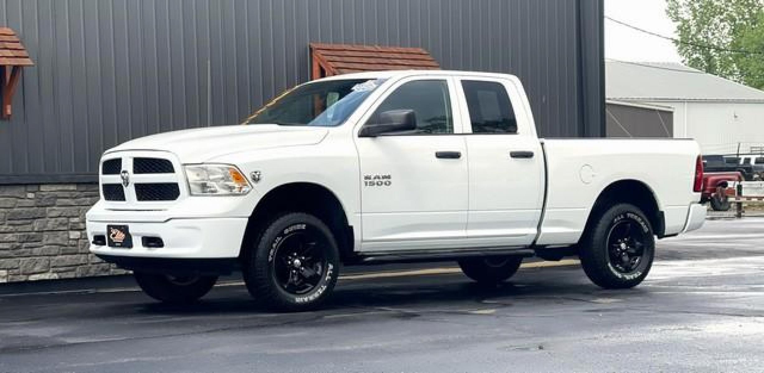 2015 WHITE RAM 1500 (1C6RR7FG9FS) with an V6,3.6L(220 CID),DOHC engine, AUTOMATIC transmission, located at 14600 Frazho Road, Warren, MI, 48089, (586) 776-3400, 42.485996, -82.974220 - Photo #1