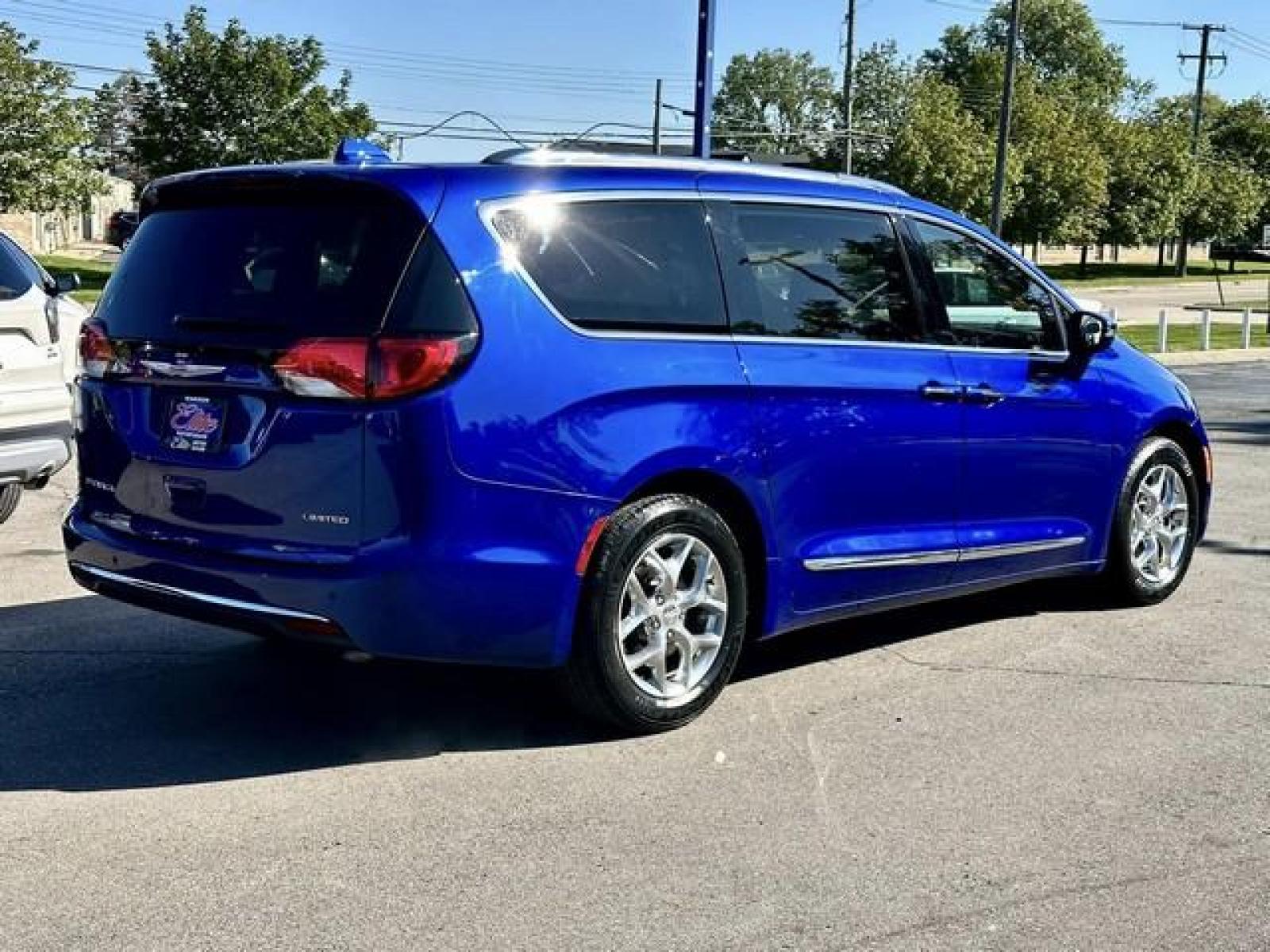 2019 OCEAN BLUE METTALLIC CHRYSLER PACIFICA (2C4RC1GG5KR) with an V6,3.6L(220 CID),DOHC engine, AUTOMATIC transmission, located at 14600 Frazho Road, Warren, MI, 48089, (586) 776-3400, 42.485996, -82.974220 - Photo #4