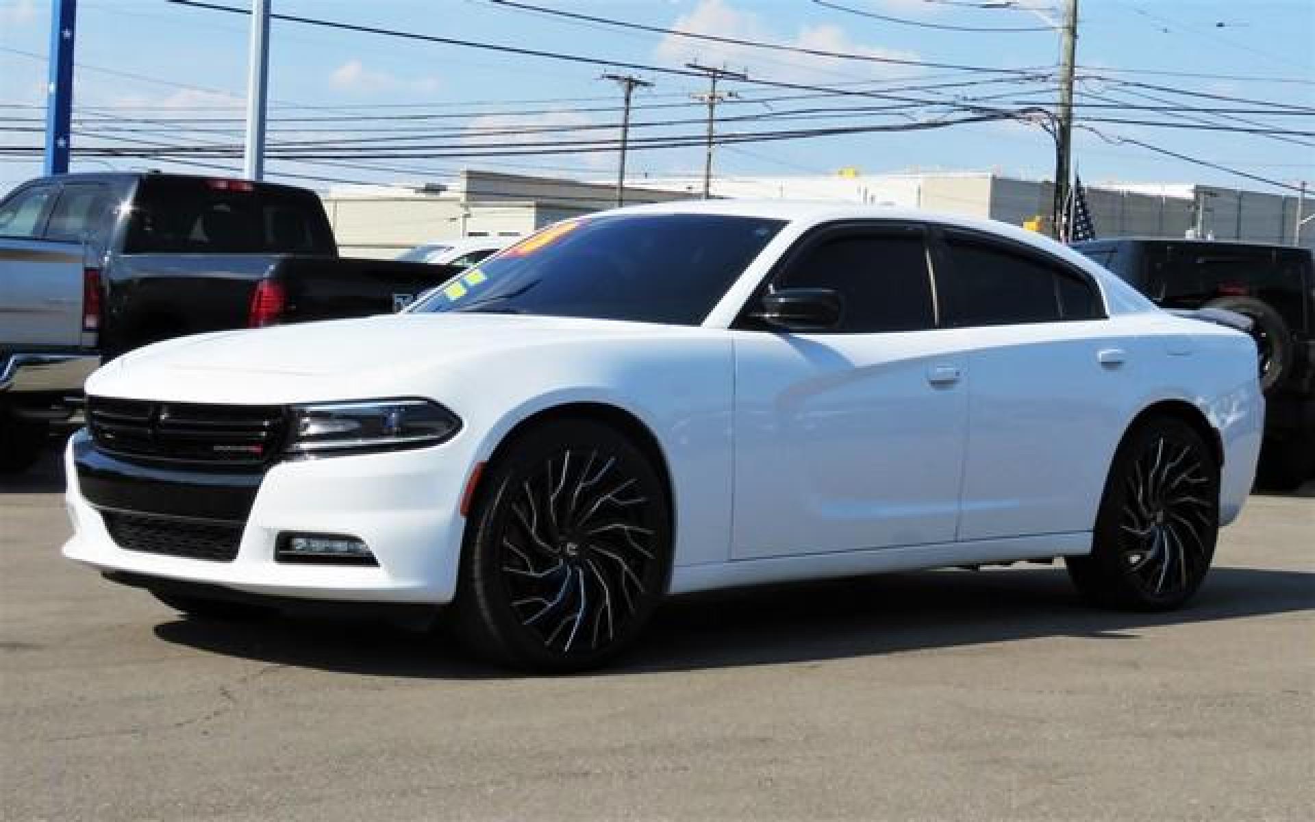 2018 WHITE KNUCKEL DODGE CHARGER (2C3CDXJG0JH) with an V6,3.6L(220 CID),DOHC engine, AUTOMATIC transmission, located at 14600 Frazho Road, Warren, MI, 48089, (586) 776-3400, 42.485996, -82.974220 - Photo #0