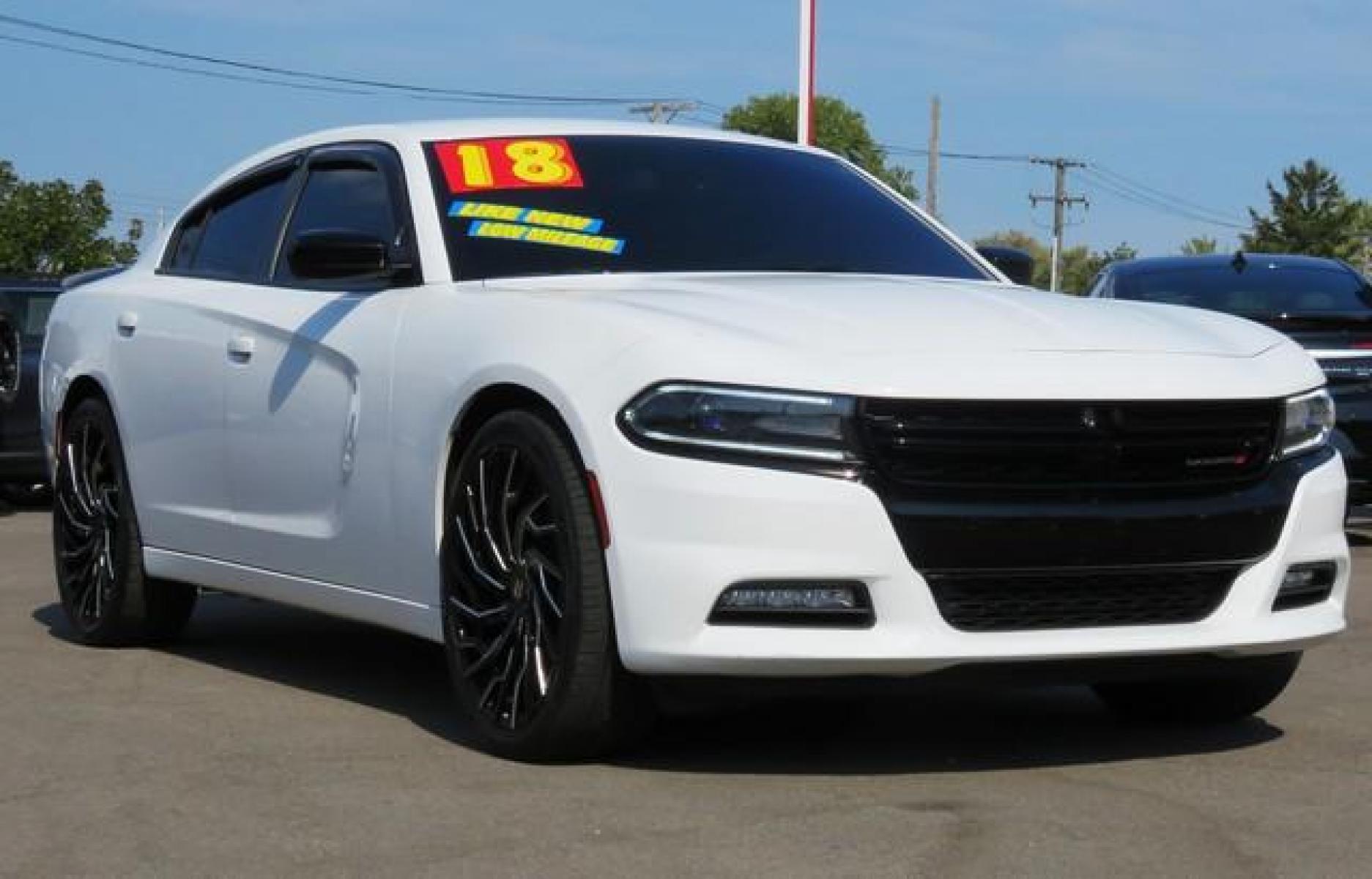 2018 WHITE KNUCKEL DODGE CHARGER (2C3CDXJG0JH) with an V6,3.6L(220 CID),DOHC engine, AUTOMATIC transmission, located at 14600 Frazho Road, Warren, MI, 48089, (586) 776-3400, 42.485996, -82.974220 - Photo #2