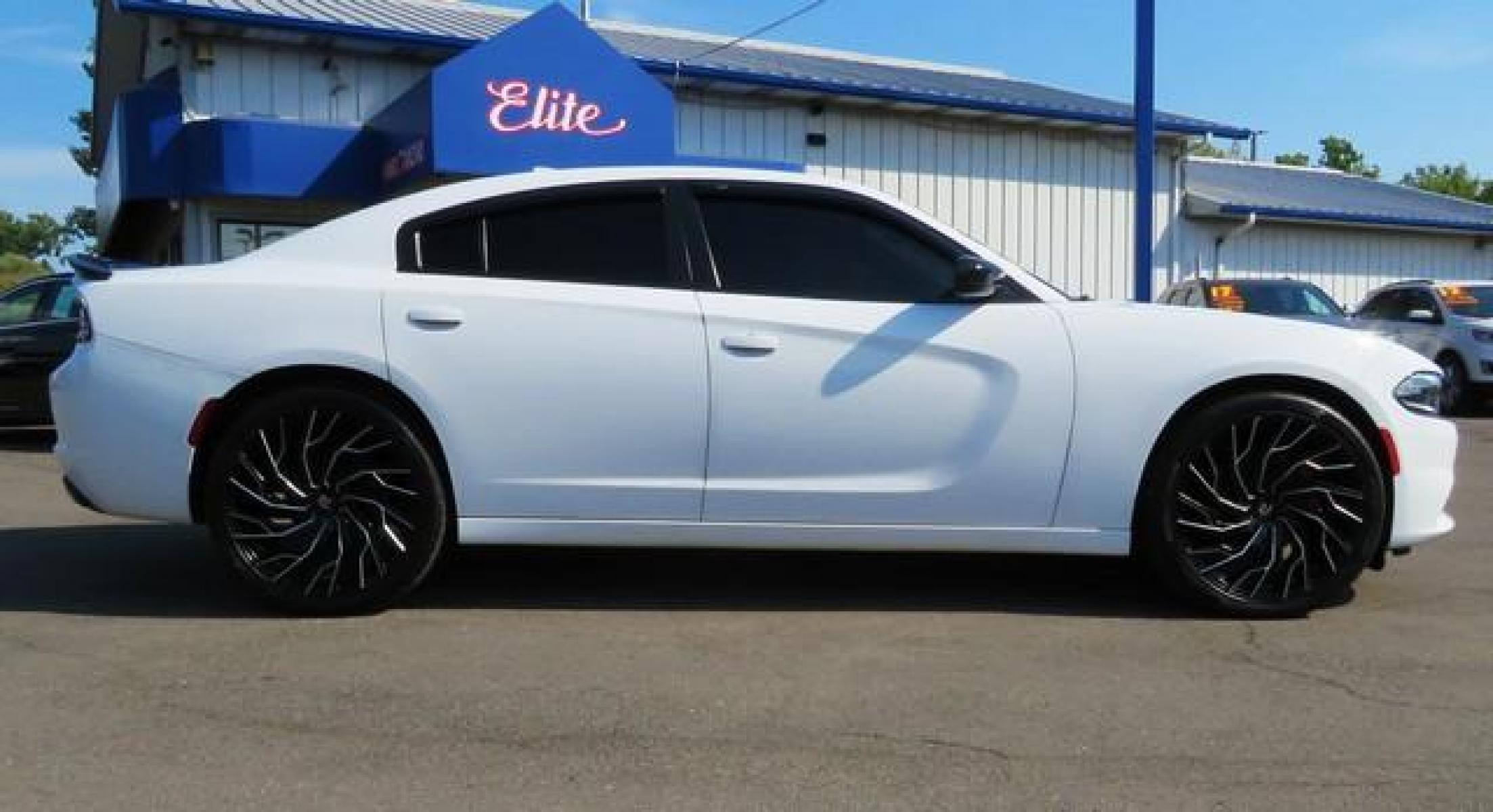 2018 WHITE KNUCKEL DODGE CHARGER (2C3CDXJG0JH) with an V6,3.6L(220 CID),DOHC engine, AUTOMATIC transmission, located at 14600 Frazho Road, Warren, MI, 48089, (586) 776-3400, 42.485996, -82.974220 - Photo #3