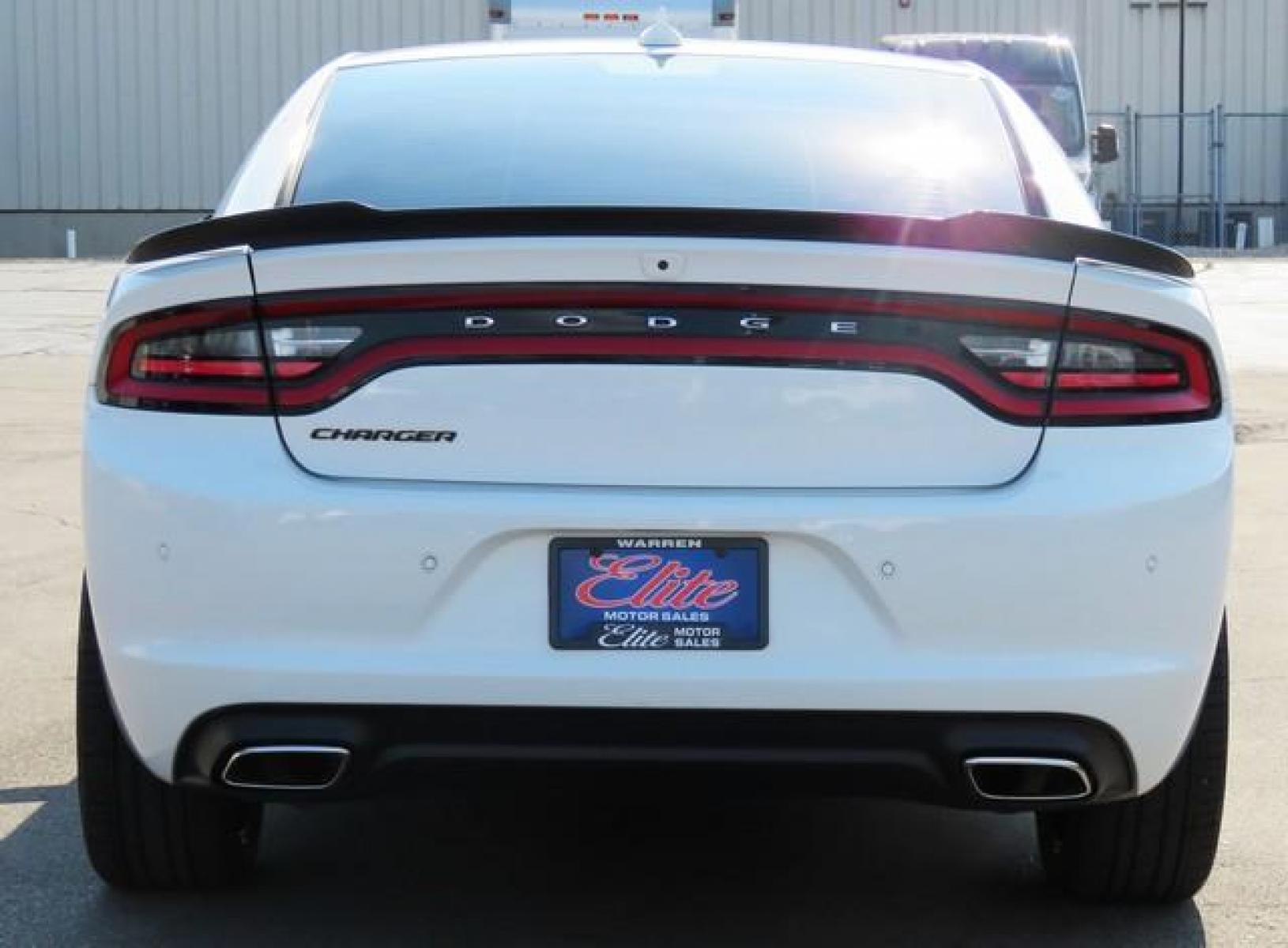 2018 WHITE KNUCKEL DODGE CHARGER (2C3CDXJG0JH) with an V6,3.6L(220 CID),DOHC engine, AUTOMATIC transmission, located at 14600 Frazho Road, Warren, MI, 48089, (586) 776-3400, 42.485996, -82.974220 - Photo #5