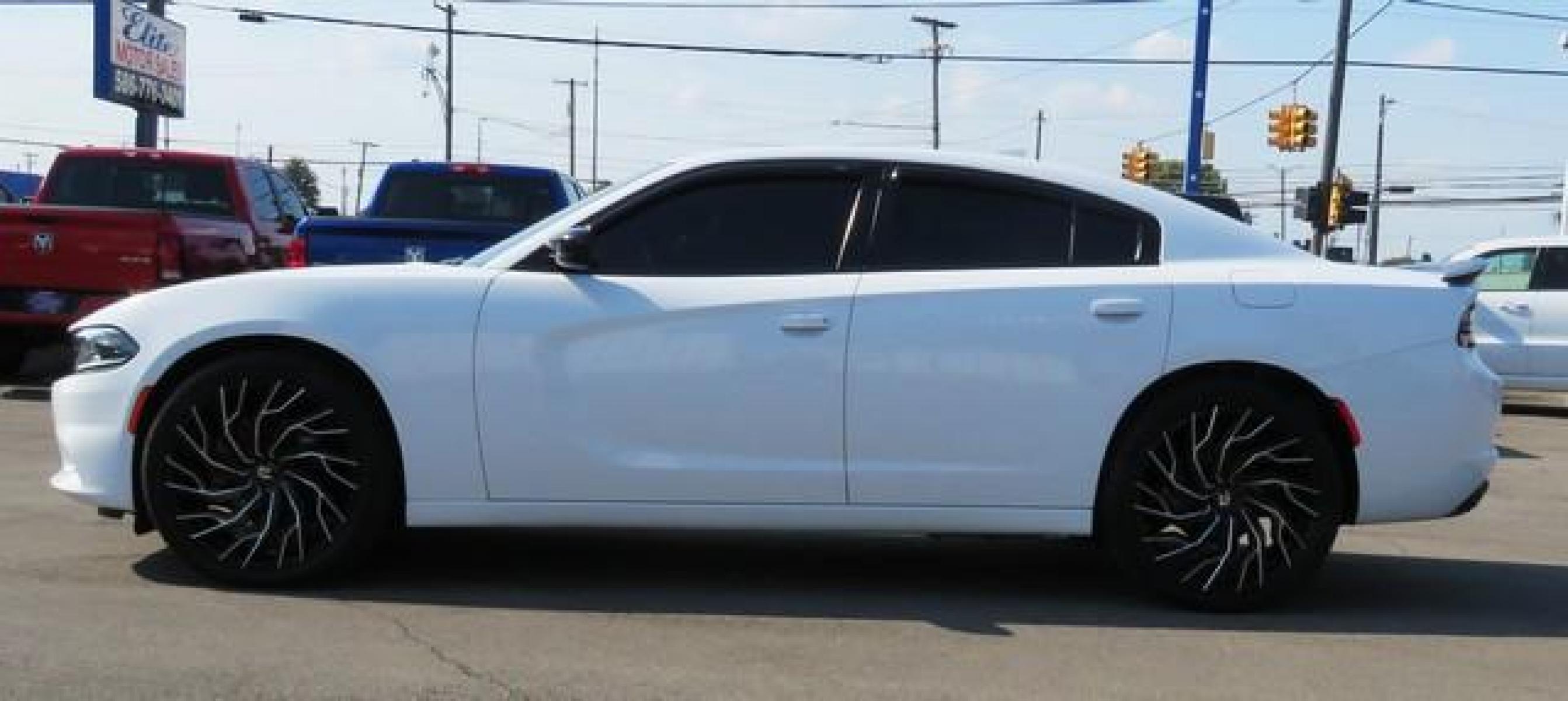 2018 WHITE KNUCKEL DODGE CHARGER (2C3CDXJG0JH) with an V6,3.6L(220 CID),DOHC engine, AUTOMATIC transmission, located at 14600 Frazho Road, Warren, MI, 48089, (586) 776-3400, 42.485996, -82.974220 - Photo #7