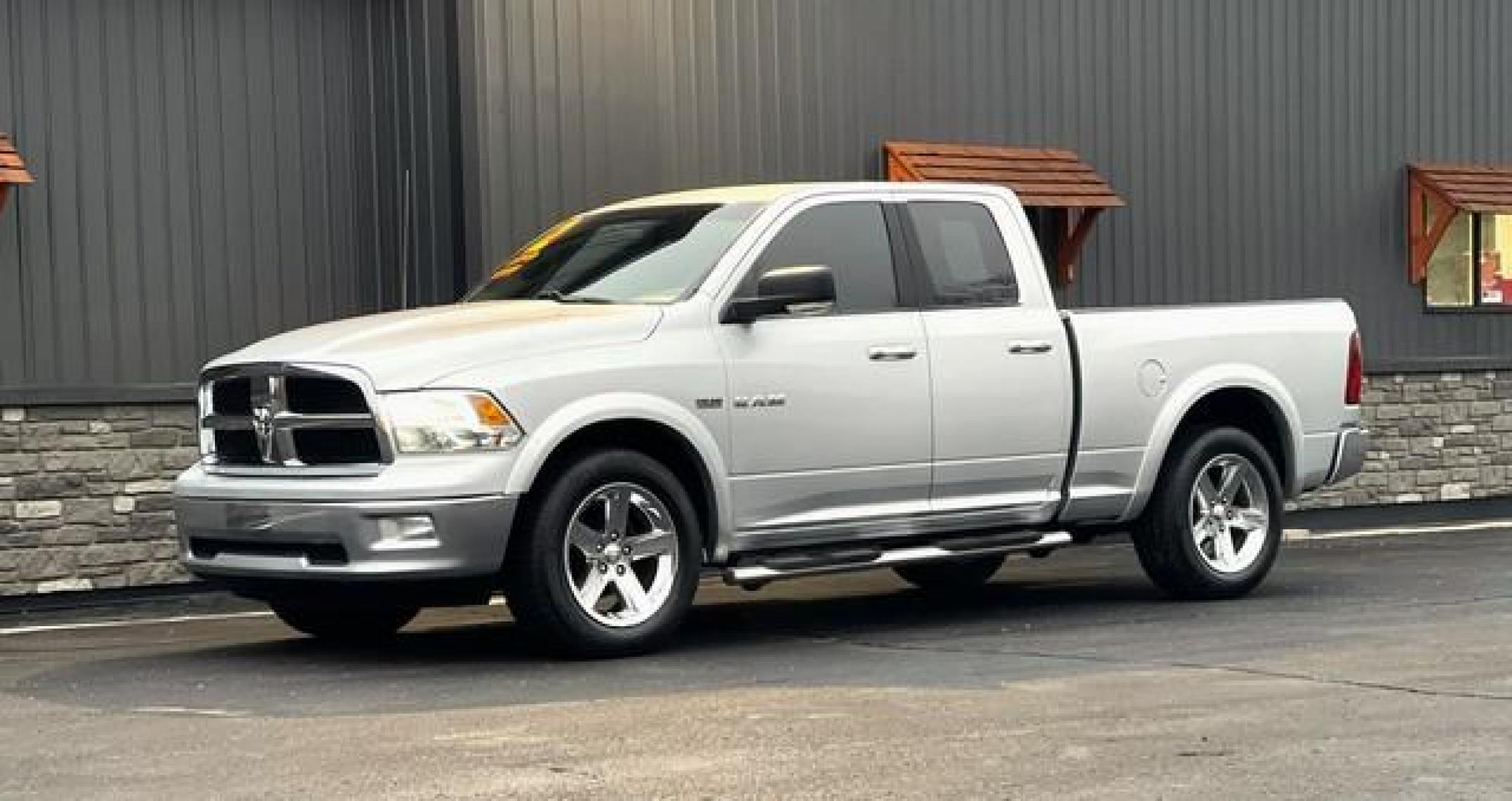 2012 SILVER RAM 1500 SLT (1C6RD7GT8CS) with an V8,5.7L(345 CID),OHV engine, AUTOMATIC transmission, located at 14600 Frazho Road, Warren, MI, 48089, (586) 776-3400, 42.485996, -82.974220 - Photo #2