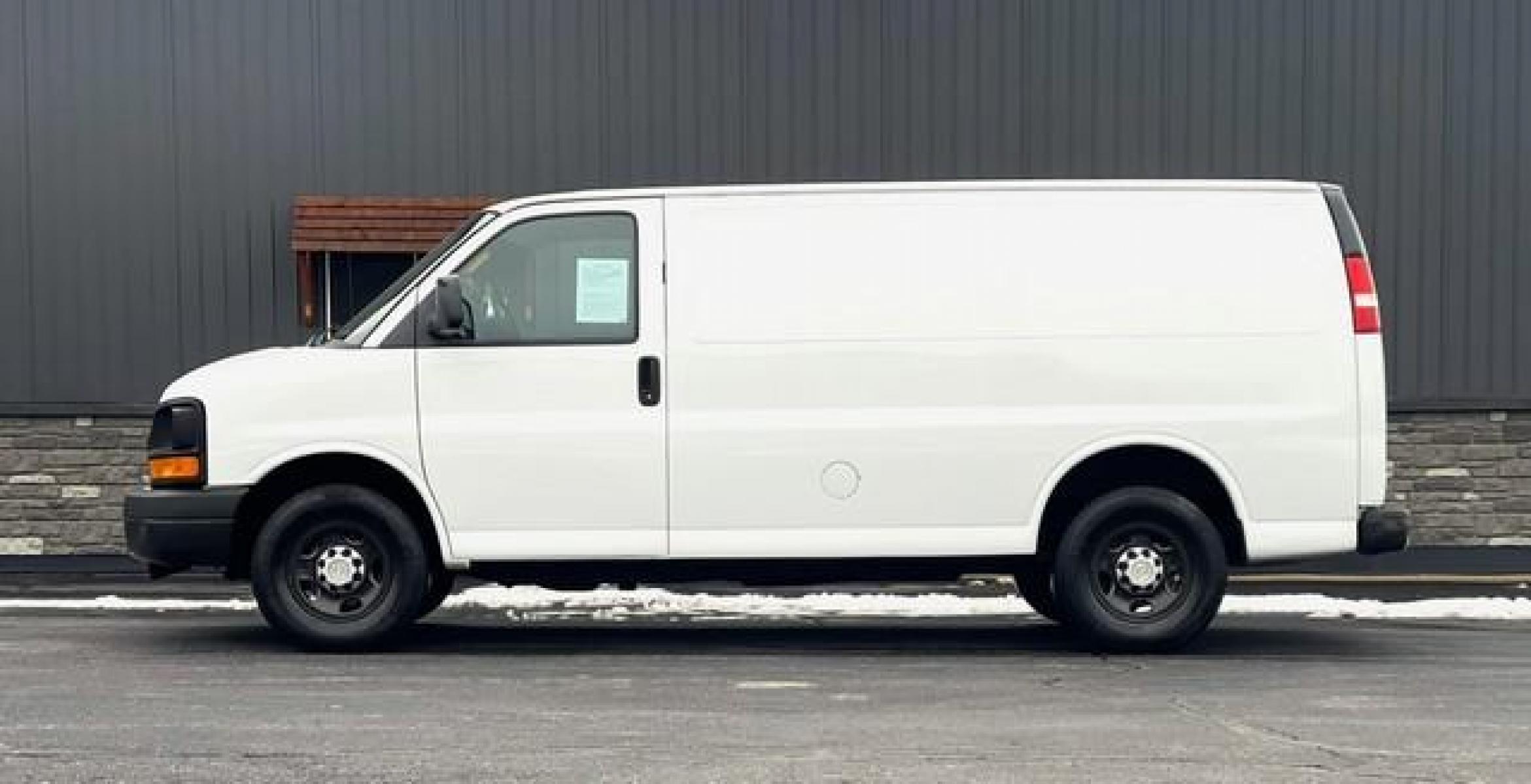 2014 WHITE CHEVROLET EXPRESS 2500 (1GCWGFBA8E1) with an V8,4.8L(294 CID),OHV engine, AUTOMATIC transmission, located at 14600 Frazho Road, Warren, MI, 48089, (586) 776-3400, 42.485996, -82.974220 - Photo #1