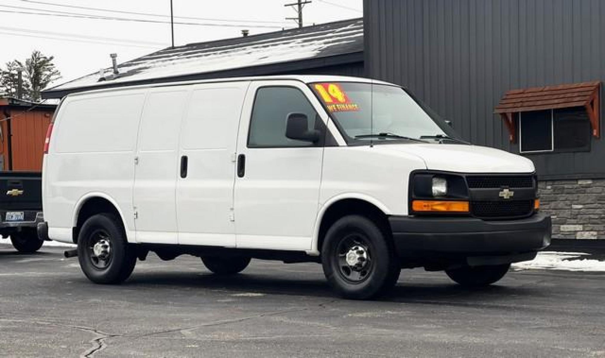 2014 WHITE CHEVROLET EXPRESS 2500 (1GCWGFBA8E1) with an V8,4.8L(294 CID),OHV engine, AUTOMATIC transmission, located at 14600 Frazho Road, Warren, MI, 48089, (586) 776-3400, 42.485996, -82.974220 - Photo #4