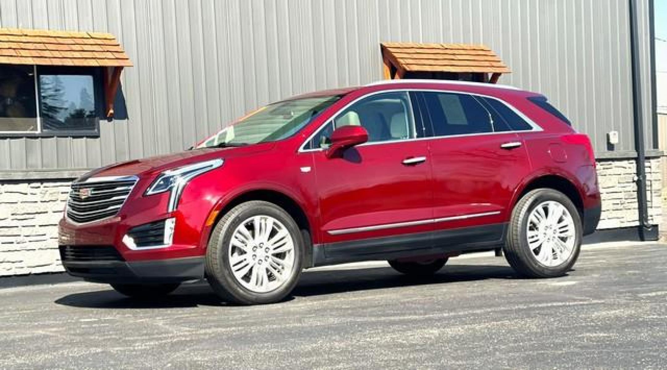 2017 RED CADILLAC XT5 (1GYKNERS1HZ) with an V6,3.6L(223 CID),DOHC engine, AUTOMATIC transmission, located at 14600 Frazho Road, Warren, MI, 48089, (586) 776-3400, 42.485996, -82.974220 - Photo #1