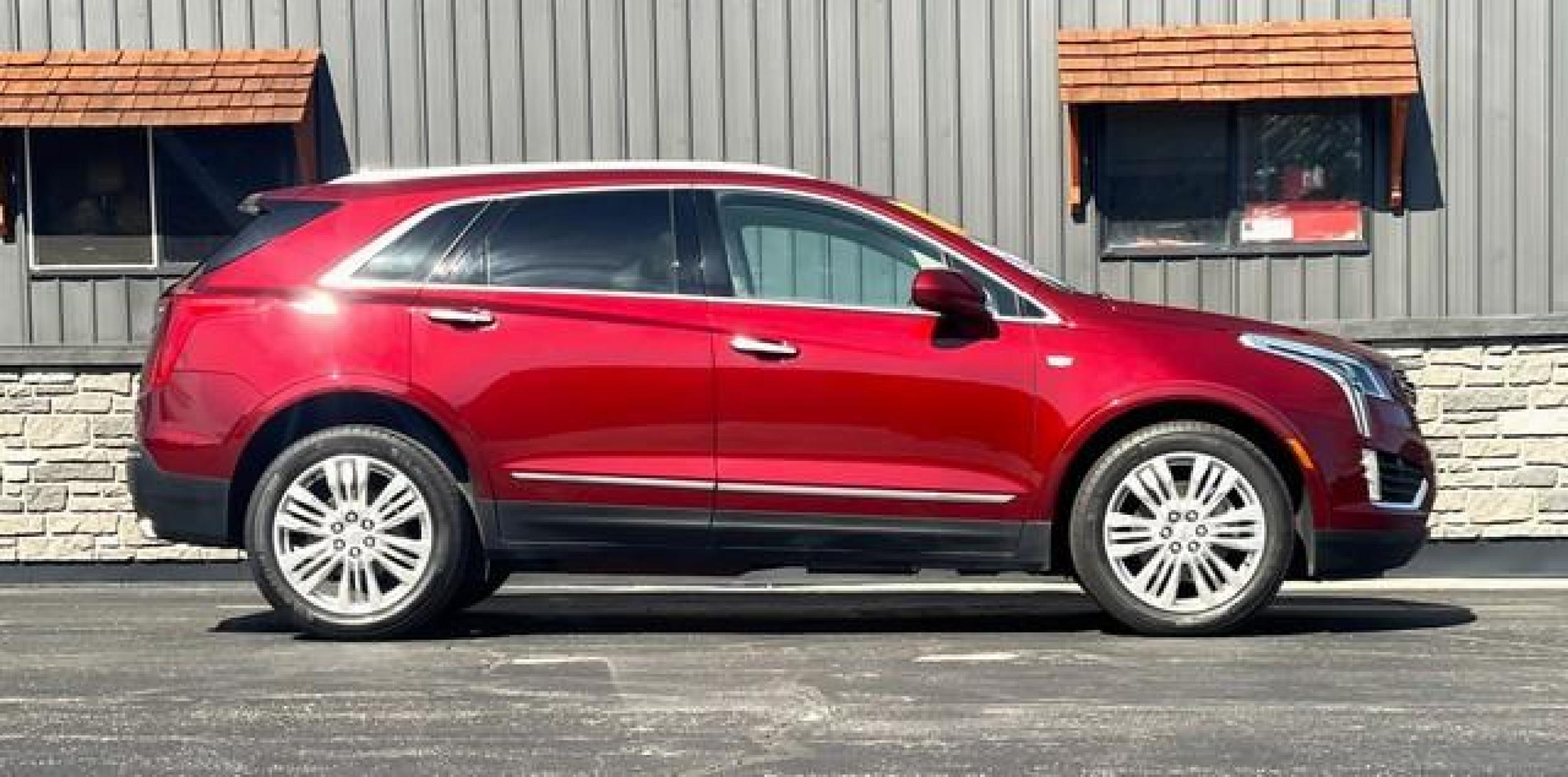 2017 RED CADILLAC XT5 (1GYKNERS1HZ) with an V6,3.6L(223 CID),DOHC engine, AUTOMATIC transmission, located at 14600 Frazho Road, Warren, MI, 48089, (586) 776-3400, 42.485996, -82.974220 - Photo #4