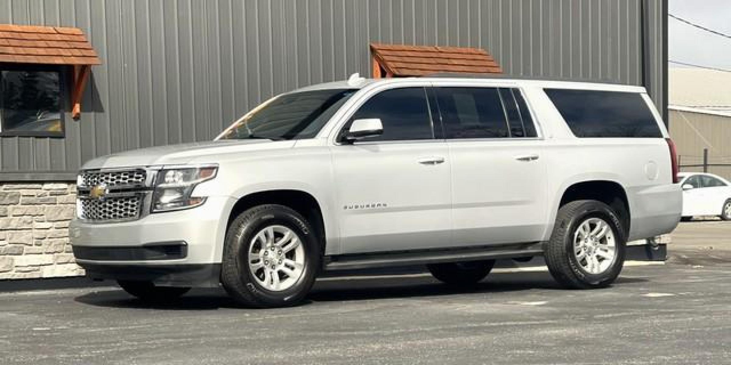 2016 SILVER CHEVROLET SUBURBAN (1GNSKHKC3GR) with an V8,5.3L(325 CID),OHV engine, AUTOMATIC transmission, located at 14600 Frazho Road, Warren, MI, 48089, (586) 776-3400, 42.485996, -82.974220 - Photo #1