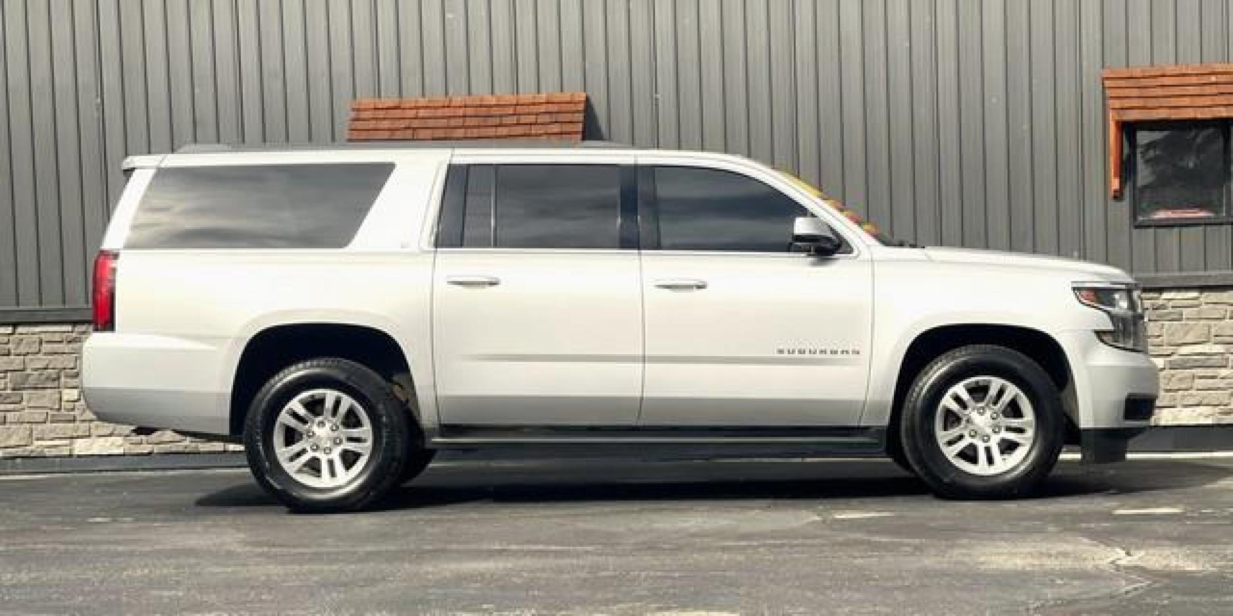 2016 SILVER CHEVROLET SUBURBAN (1GNSKHKC3GR) with an V8,5.3L(325 CID),OHV engine, AUTOMATIC transmission, located at 14600 Frazho Road, Warren, MI, 48089, (586) 776-3400, 42.485996, -82.974220 - Photo #3