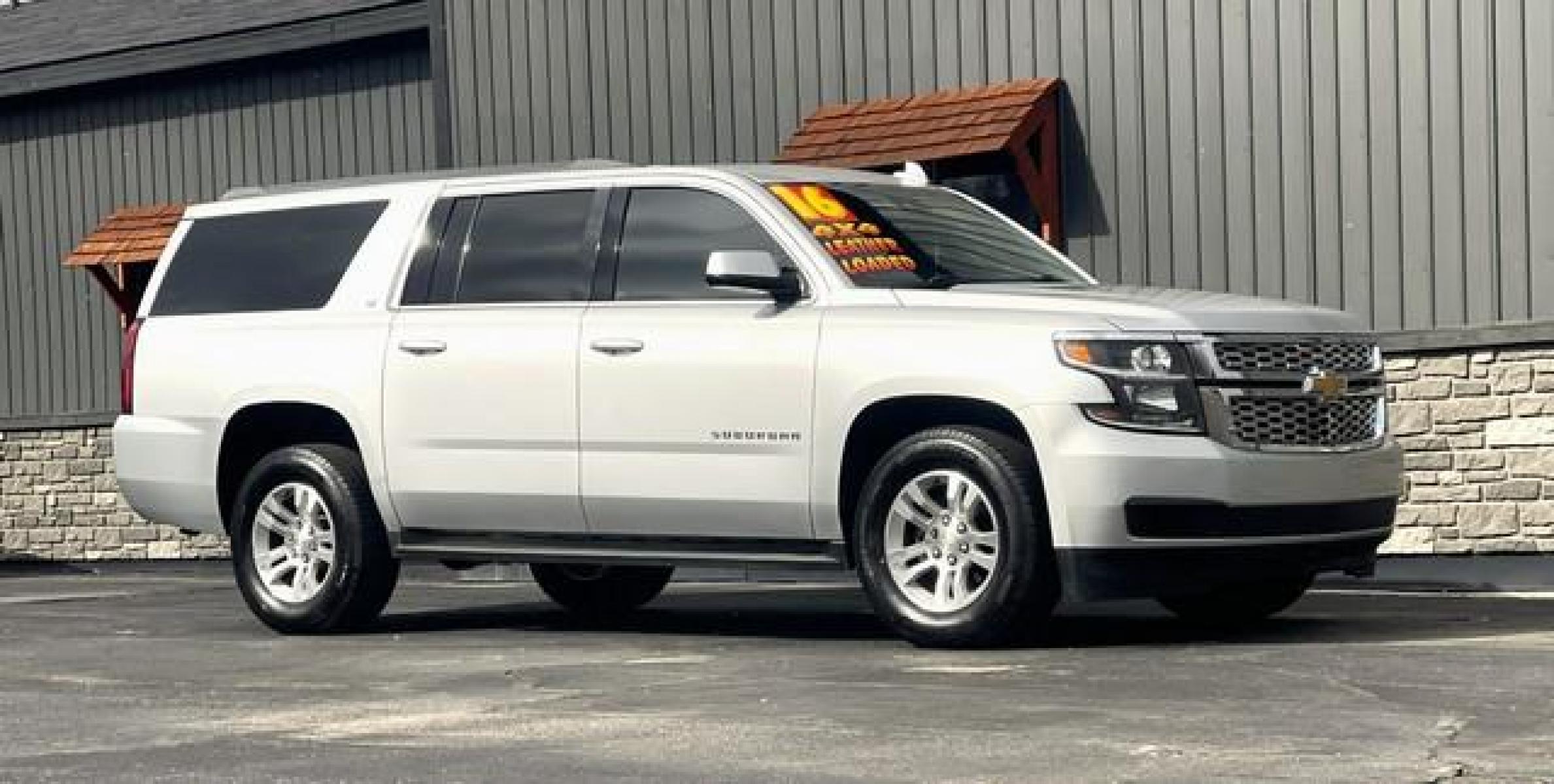 2016 SILVER CHEVROLET SUBURBAN (1GNSKHKC3GR) with an V8,5.3L(325 CID),OHV engine, AUTOMATIC transmission, located at 14600 Frazho Road, Warren, MI, 48089, (586) 776-3400, 42.485996, -82.974220 - Photo #4