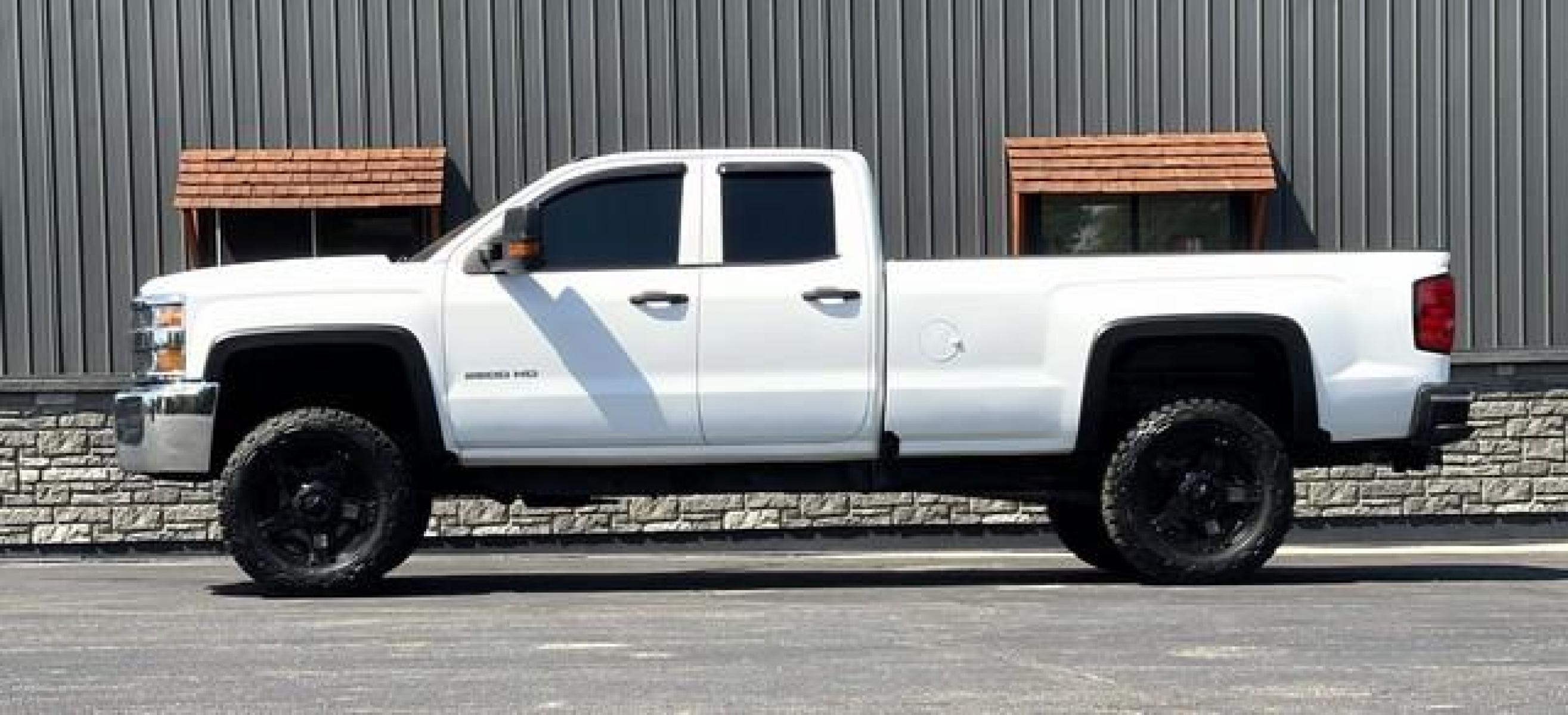 2016 WHITE CHEVROLET SILVERADO 2500 HD (1GC2KUEG5GZ) with an V8,6.0L(364 CID),OHV engine, AUTOMATIC transmission, located at 14600 Frazho Road, Warren, MI, 48089, (586) 776-3400, 42.485996, -82.974220 - Photo #3