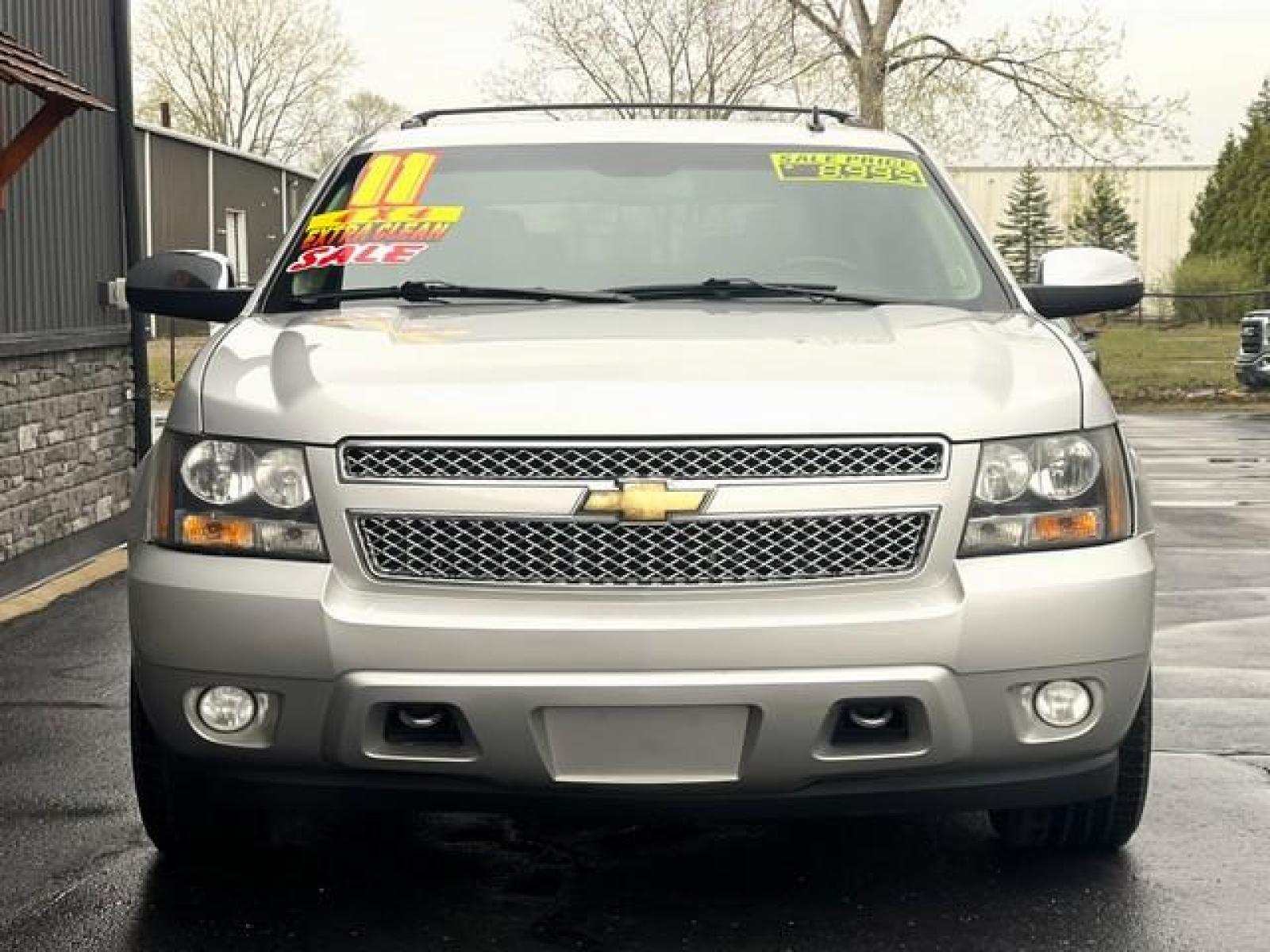 2011 SILVER CHEVROLET TAHOE (1GNSKAE04BR) with an V8,5.3L(325 CID),OHV engine, AUTOMATIC transmission, located at 14600 Frazho Road, Warren, MI, 48089, (586) 776-3400, 42.485996, -82.974220 - Photo #1