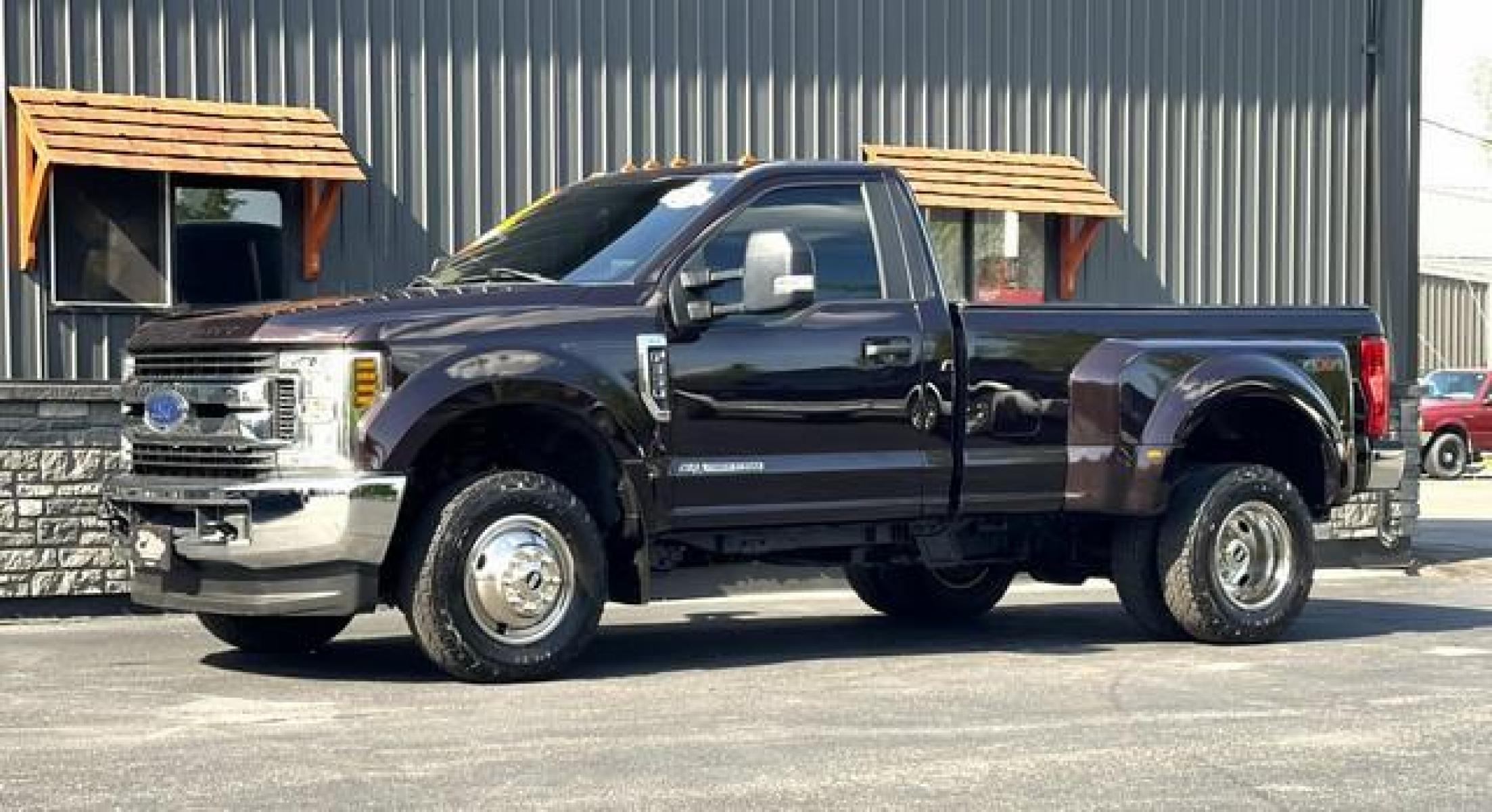 2018 BROWN FORD F-350 SUPER DUTY (1FTRF3DT0JE) with an V8,6.7L(406 CID),OHV engine, AUTOMATIC transmission, located at 14600 Frazho Road, Warren, MI, 48089, (586) 776-3400, 42.485996, -82.974220 - Photo #1